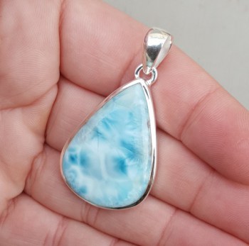 Zilveren edelsteenhanger met druppelvormige cabochon Larimar